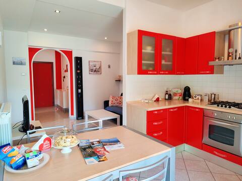 4 minutes from the sea and downtown