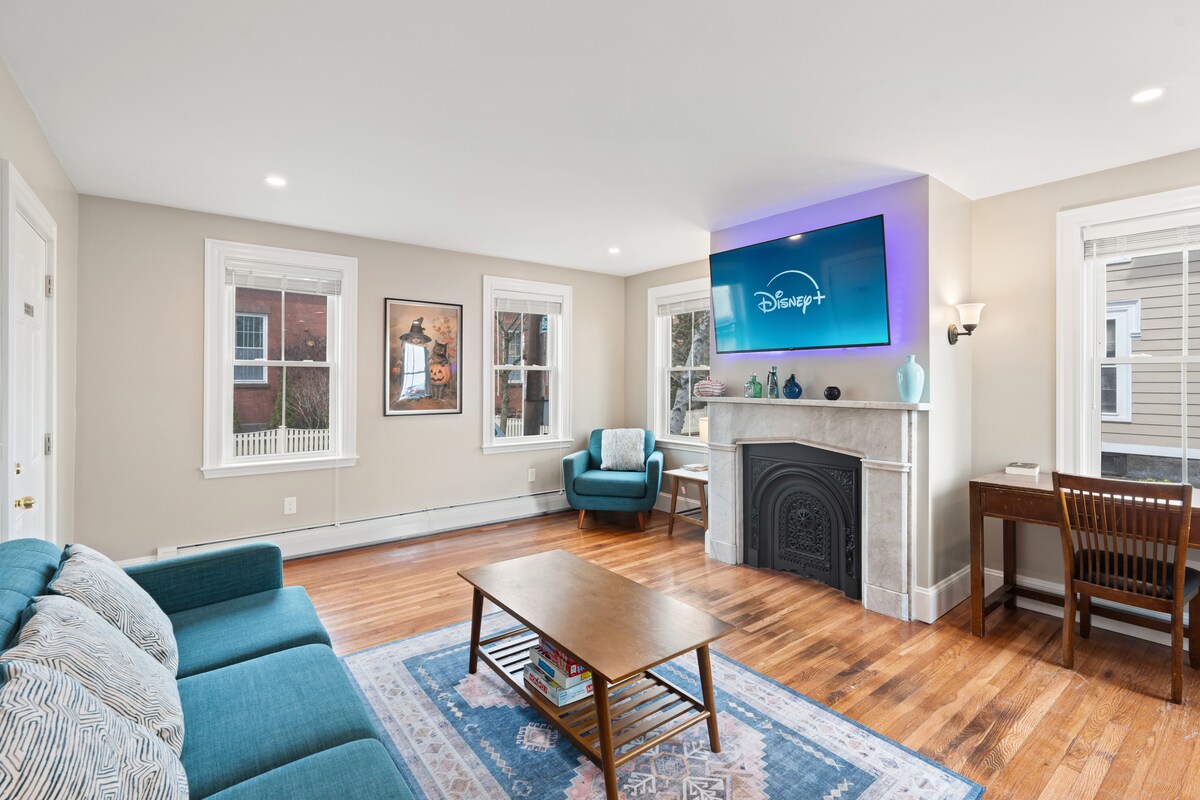 Successful Airbnb property: Charming & Historic Downtown Apt. Built 1841 in Salem