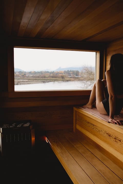 The Boathouse - Luxury Loft and Oceanfront Sauna