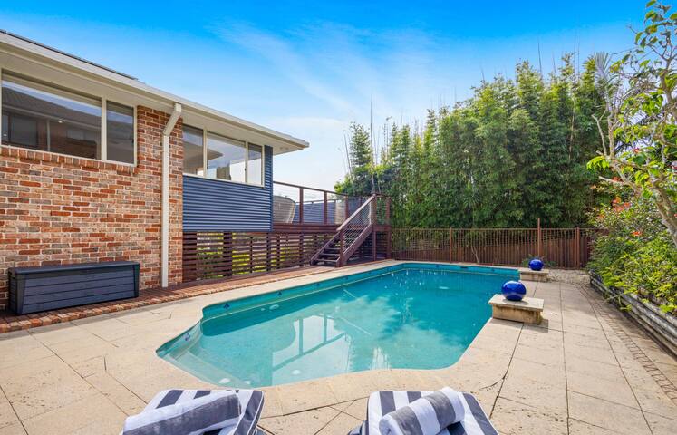 Alkira – comfy home with pool gallery image 4