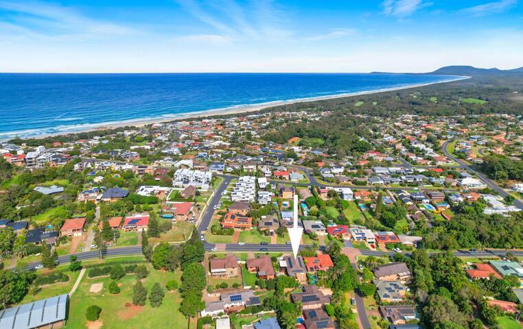 Alkira – comfy home with pool gallery image 2