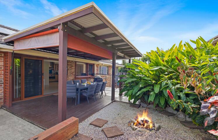 Alkira – comfy home with pool gallery image 3