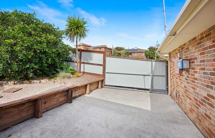 Alkira – comfy home with pool