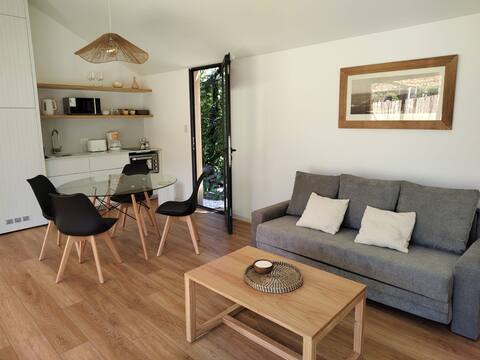 Anuncio de Airbnb popular: La Moradita, a forest cabin en Bosque Peralta Ramos