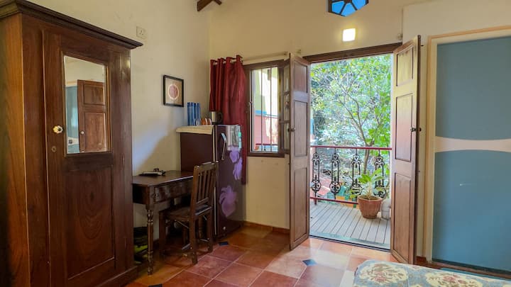 Bright And Airy Room With A Balcony Or Sit Out - Bengaluru