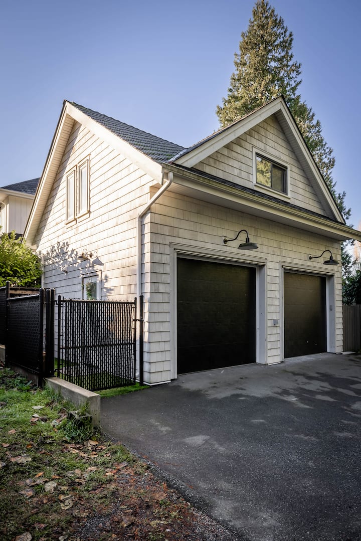 Crescent Heights Laneway Cottage - Surrey, BC