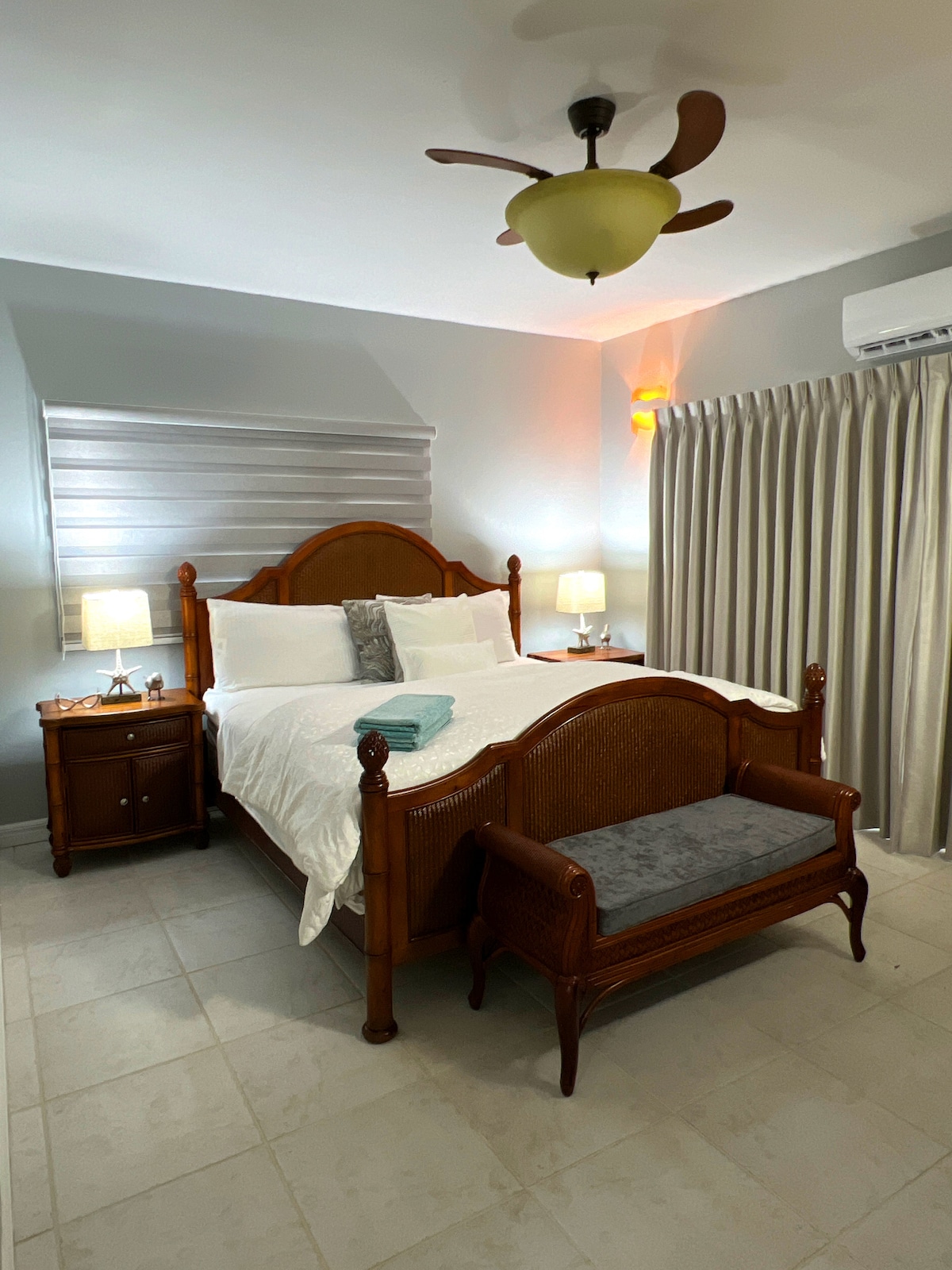 Нова главна спална соба на приземје создадена за сите ваши семејни потреби. 