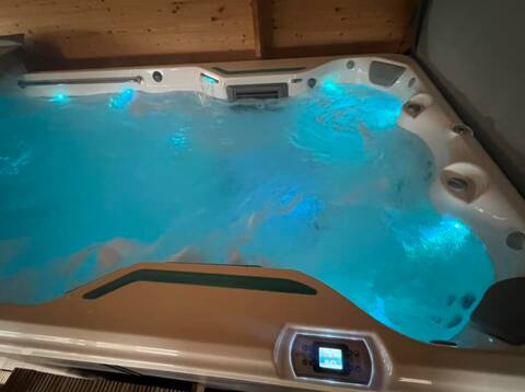 Must See! Includes Luxury Private Jacuzzi Pool