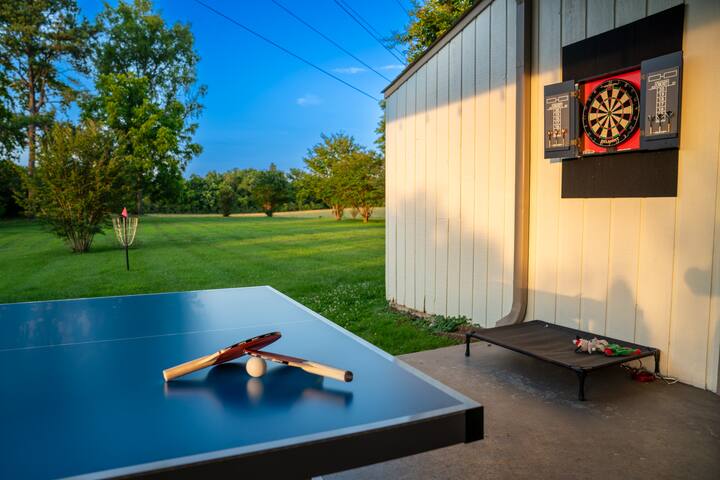 Outdoor Oasis, Hot Tub, 2 firepits, Bar, Games gallery image 4
