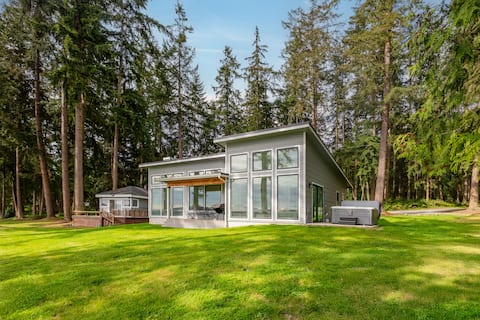 Waterfront | Privacy | Beach Access | Hot Tub