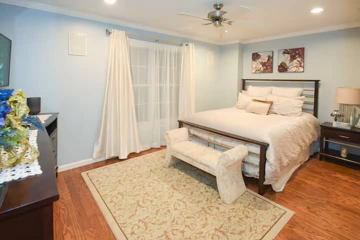 Camera da letto posteriore con letto matrimoniale!