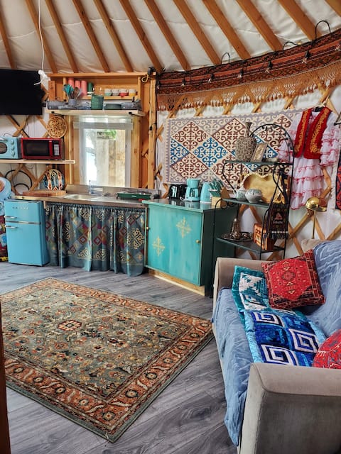 Popular Airbnb listing: a classic Yurt in Homer -rare full bath + kitchen in Homer