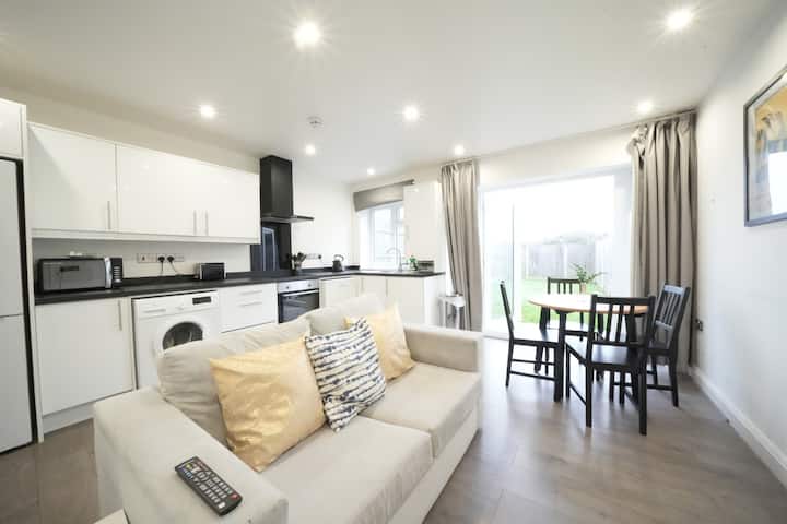 19g 5 Flats | 4 Parking Spaces | Near The Airport - Ruislip