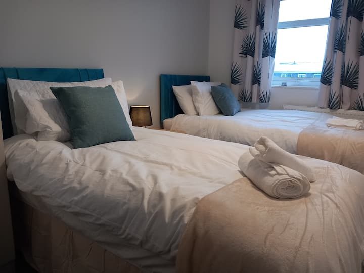 Dve jednolôžka, ktoré možno kombinovať do jednej superkvalitnej dvojlôžkovej postele.