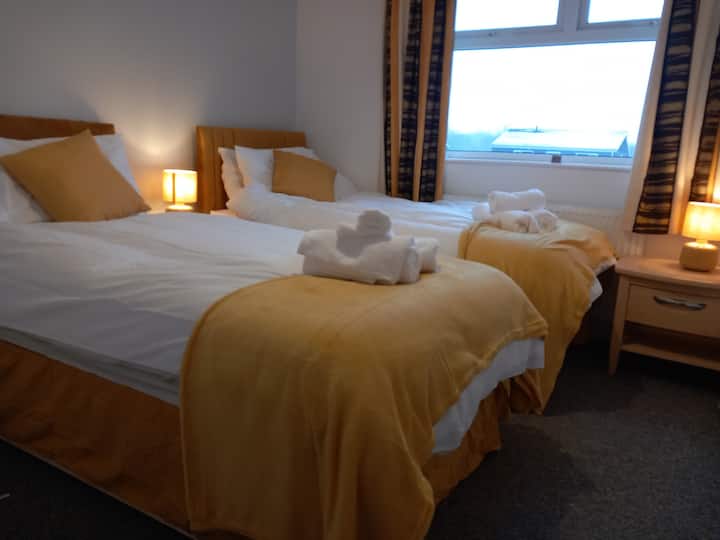 Dve jednolôžka, ktoré možno kombinovať do jednej superkvalitnej dvojlôžkovej postele.