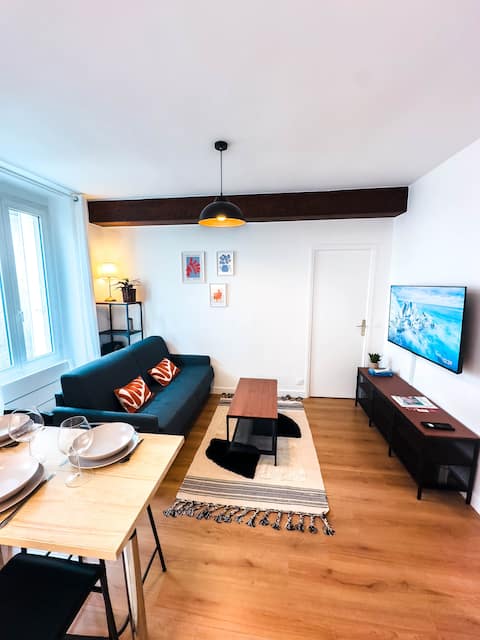 New stylish apartment just steps from the stadium