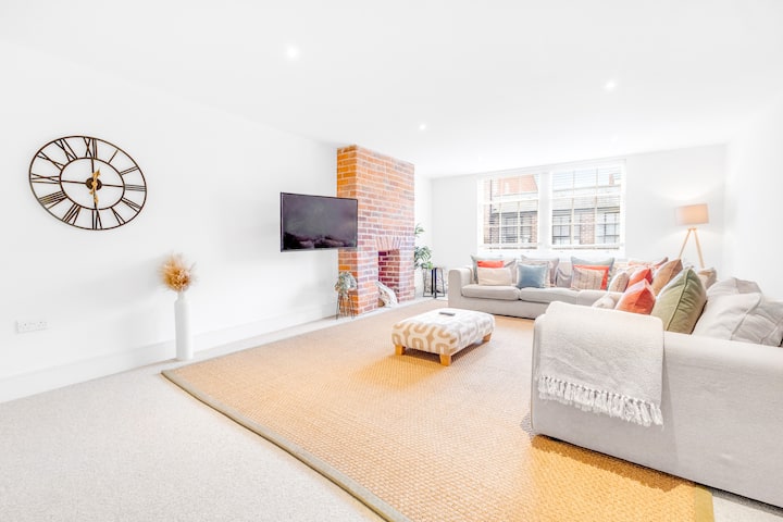 The Jade Suite -The Jewellery Suites, 3 Bed 3 Bath - Birmingham