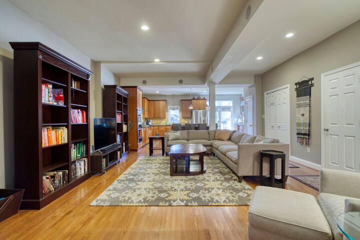 Your Capitol Hill Homestead gallery image 2