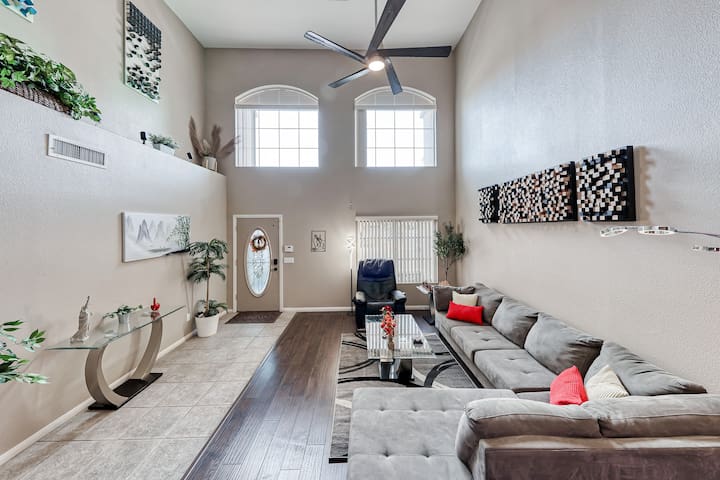 Luxury House Pool & Spa Game Room 5 min – LV STRIP gallery image 5