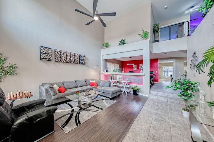 Luxury House Pool & Spa Game Room 5 min – LV STRIP gallery image 2