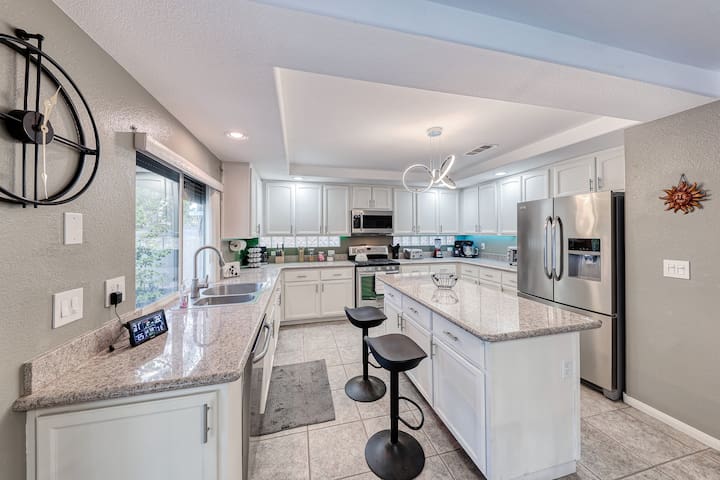 Luxury House Pool & Spa Game Room 5 min – LV STRIP gallery image 4