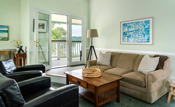 Upstairs living room &  queen sofa sleeper. Access to rooftop deck.