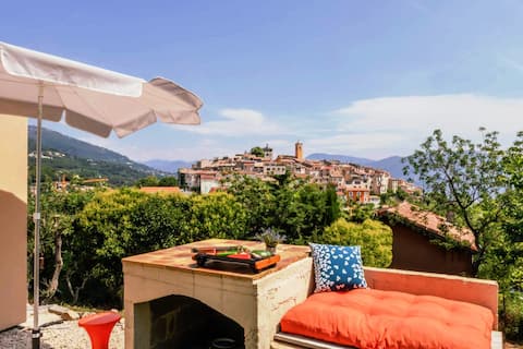 Beautiful View & Garden House – Everything Within Walking Distance