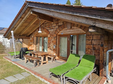 Beautiful log cabin with outdoor sauna & whirlpool