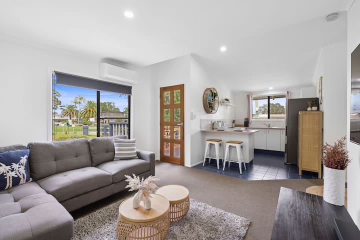 Three Galahs – La Cabana