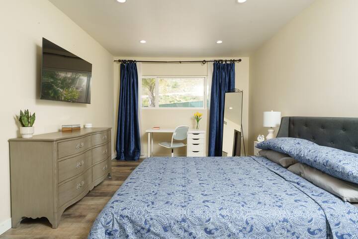 Serene Retreat: Pool, Luxury Living & Al Fresco gallery image 5