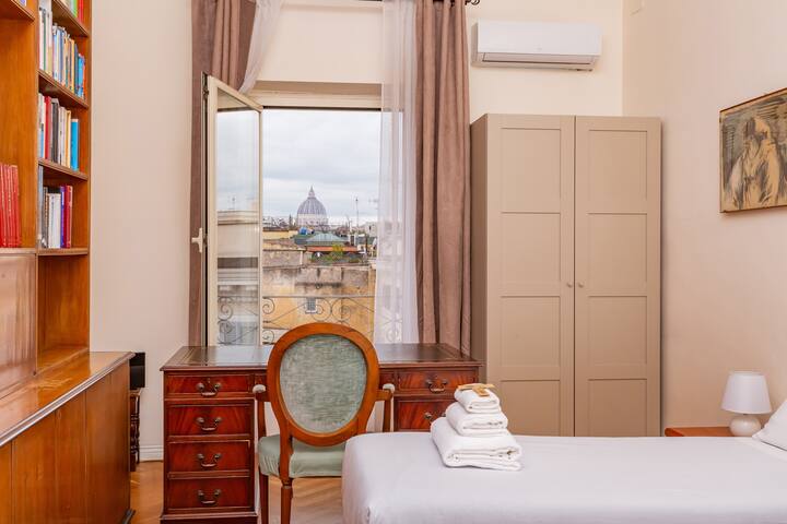 Skyline Penthouse with Private Rooftop gallery image 3