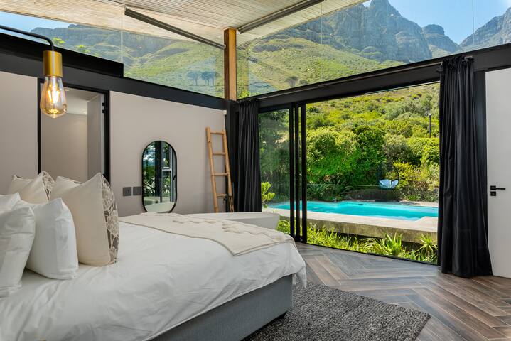 360° Design Villa with sunset, whirlpool & privacy gallery image 3