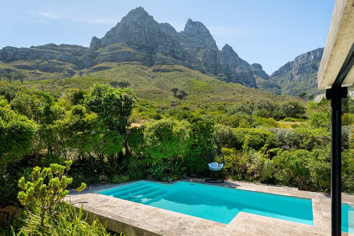 360° Design Villa with sunset, whirlpool & privacy gallery image 4