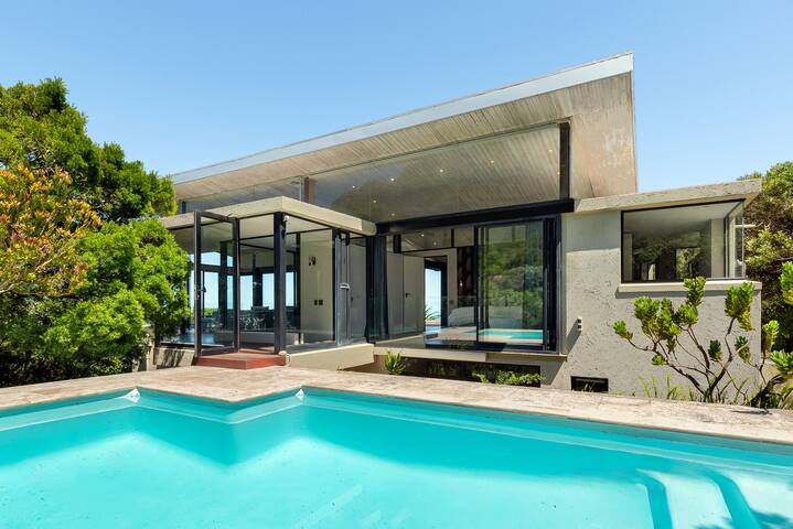 360° Design Villa with sunset, whirlpool & privacy gallery image 2