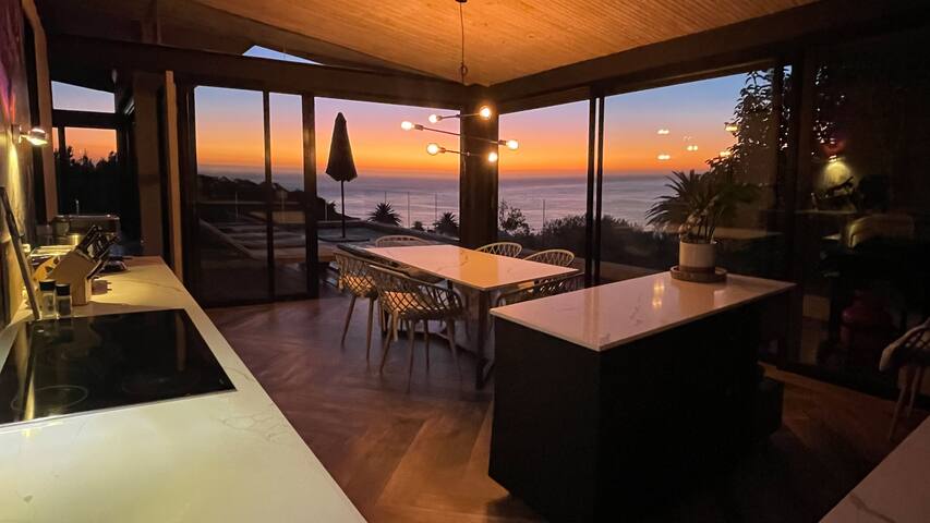 360° Design Villa with sunset, whirlpool & privacy gallery image 5