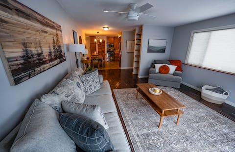 Popular Airbnb listing: Walk Downtown + Mountain Views + Hot Tub + Garage in Ouray