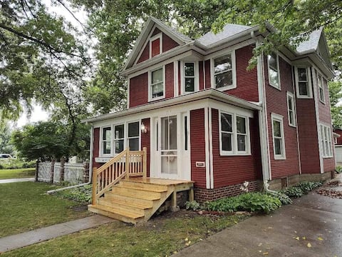 4 Bedroom Downtown Charmer | Outdoor Oasis