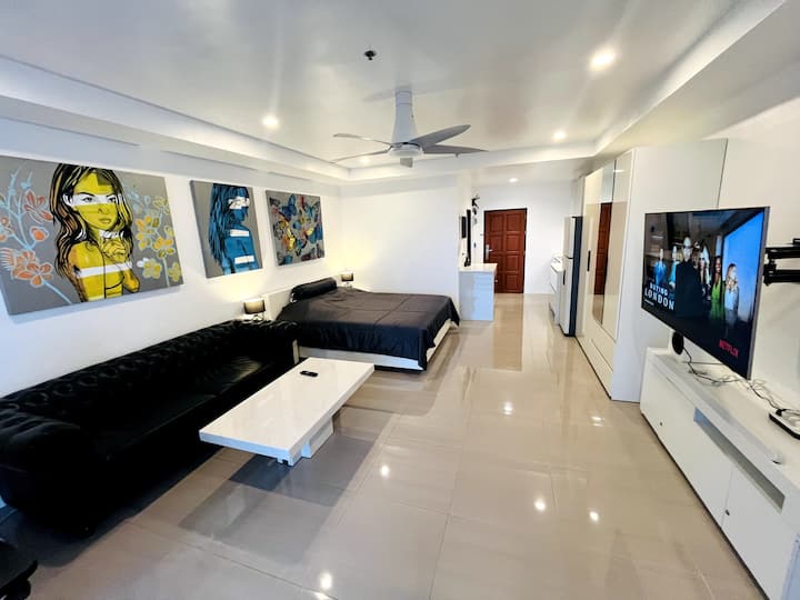Awesome Big Seaview Balcony Modern Condo -Uhd Iptv - 芭達雅
