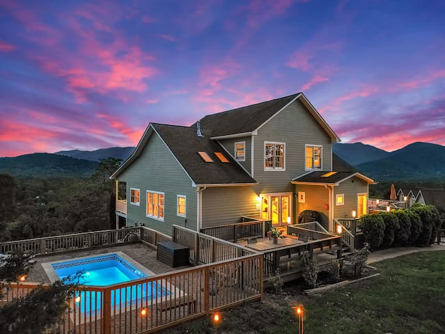 Asheville 7/4 Mansion, Views, Pool, Spa, Gameroom