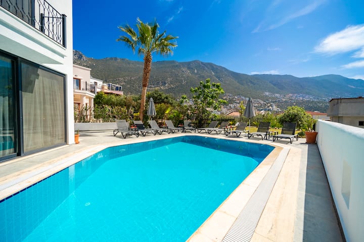 Spacious 4-bed Villa With Sea Views & Heated Pool - Kalkan