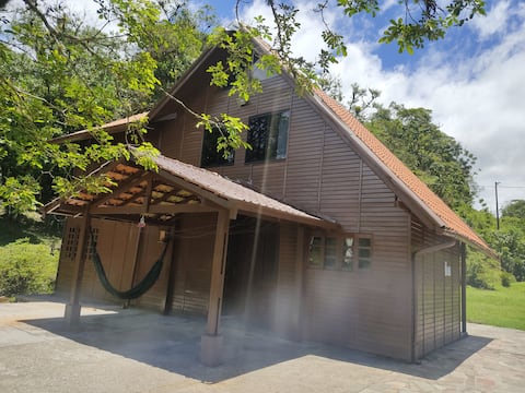 Cozy cottage, swimming pool, barbecue area.