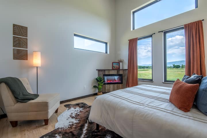 Primary bedroom, no blackout capabilities 