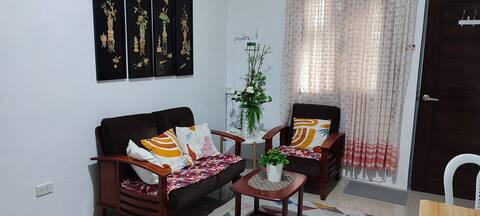 Mary's Place Lipa Unit 4, Cozy, AC Netflix, Wi-fi