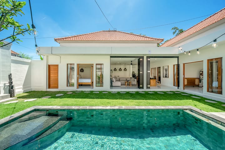 Brand New 3br Private Villa In Canggu Center - Bali