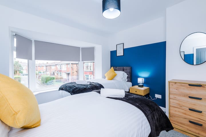 חדר שינה 2 נהנה מ -2 מיטות יחיד נוחות.