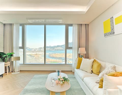 [Ocean View] Busan Port Bridge Front View/5 minutes walk from Busan Station/Ocean Deluxe B/20 pyeong/Self-catering O/Night Friendly Park View