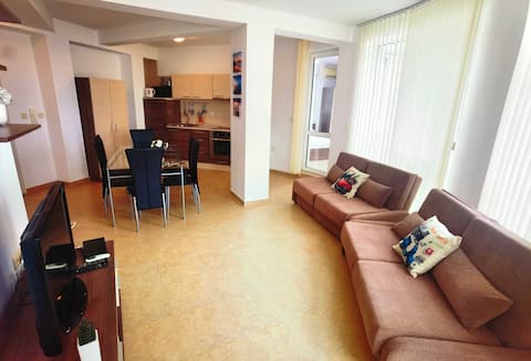 4-Bed Apartment with Sea Views & 2 Terraces, Ravda
