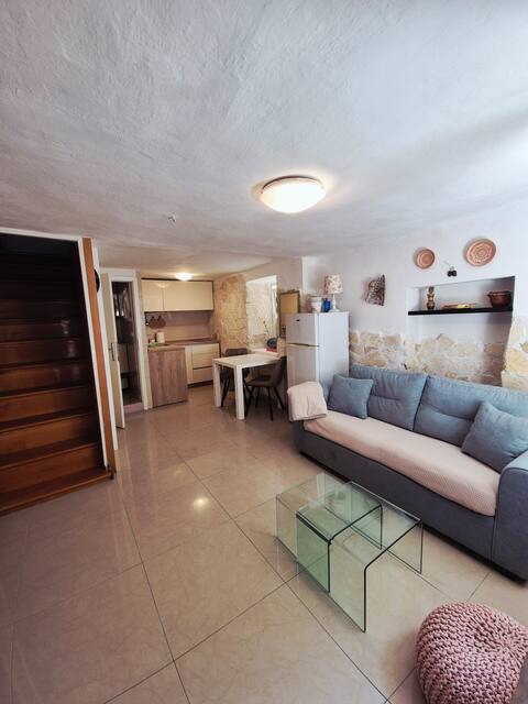 Top performing Airbnb: Barbat, private house 10m from see, boat mooring in Barbat