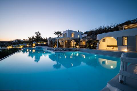 Sanarte villa 1, 6br  w/private pool and sea view!