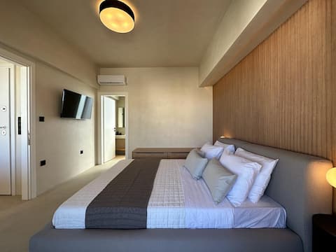Successful Airbnb property: BlueMotion – FerryHop SkytouchSuite in Τρούμπα